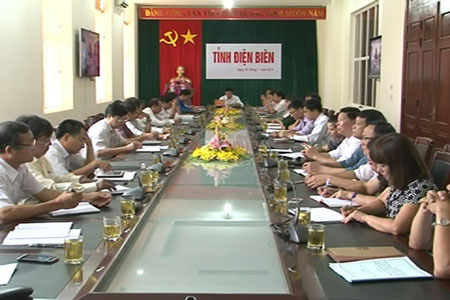 Tham dự Hội nghị tại đầu cầu tỉnh Điện Biên có đ/c Lê Văn Quý – Phó chủ tịch UBND tỉnh, Giám đốc Sở GD – ĐT.