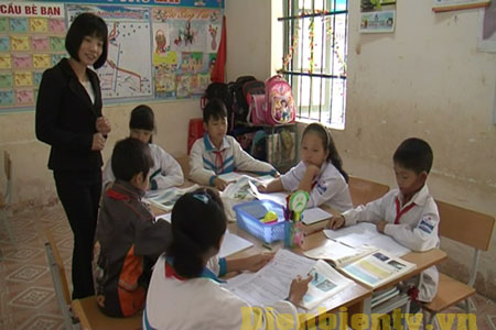  Hơn 17 năm đứng trên bục giảng Cô giáo Nguyễn Phương Thảo luôn nhiệt huyết say mê với nghề, sử dụng nhiều phương pháp dạy học sáng tạo