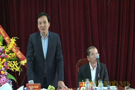 Đồng chí Trần Văn Sơn - Trần Văn Sơn, Ủy viên Trung ương Đảng, Bí thư Tỉnh ủy, Trưởng đoàn đại biểu Quốc hội tỉnh phát biểu tại buổi làm việc với lãnh đạo huyện Nậm Pồ.