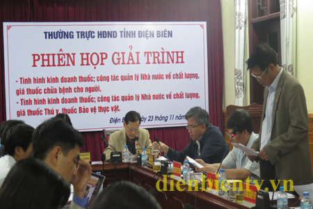 Ông Hà Văn Quân - Giám đốc Sở NN và PTNT tỉnh Điện Biên phát biểu trong phiên họp giải trình ngày 23/11/2017.