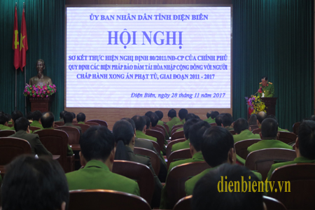 Đại tá ò Văn Khụt - Phó Giám đốc Công an tỉnh Điện Biên phát biểu tại Hội nghị