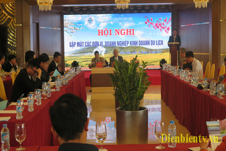 Ông Đoàn Văn Chì - Phó Giám đốc Sở Văn hóa - Thể thao và Du lịch tỉnh Điện Biên phát biểu tại Hội nghị