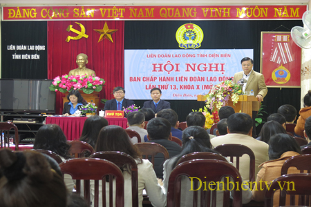 Đồng chí Lâm Văn Năm - Phó Bí thư Tỉnh ủy Điện Biên phát biểu tại Hội nghị BCH LĐLĐ tỉnh Điện Biên lần thứ 13, khóa Xuyên giáo năm 2017.