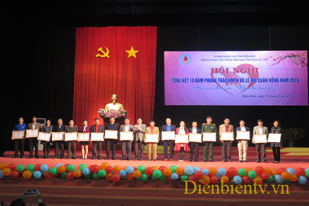 21 tập thể và 22 cá nhân được BCH Thường vụ Hội Chữ thập đỏ Việt Nam tặng Bằng khen vì đã có thành tích xuất sắc trong công tác HMTN.