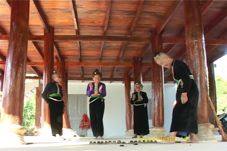 Trang phục truyền thống luôn song hành trong cuộc sống của người Thái.