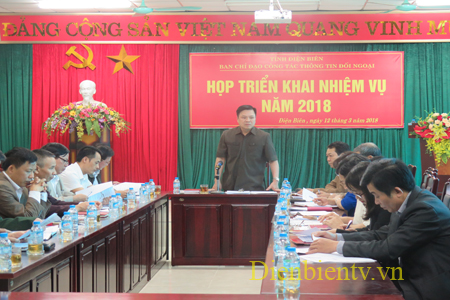 Đồng chí Lâm Văn Năm - Phó Bí thư thường trực Tỉnh ủy, Trường ban chỉ đạo công tác thông tin đối ngoại phát biểu tại cuộc họp.
