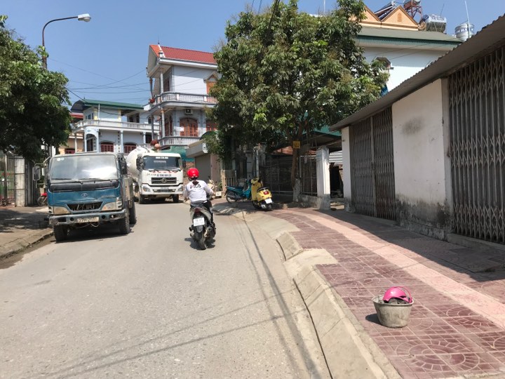 Nhiều tuyến đường khác trên địa bàn thành phố Điện Biên Phủ tình trạng này diễn ra thường xuyên và dường như không có lực lượng chức năng nào vào cuộc, xử lý.