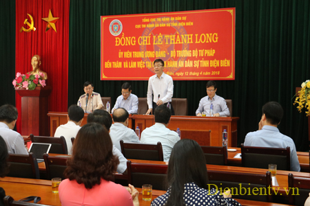 Đồng chí Lê Thành Long - Ủy viên Trung ương Đảng, Bộ trưởng Bộ Tư pháp làm việc với Cục THADS tỉnh Điện Biên tháng 04/2018.