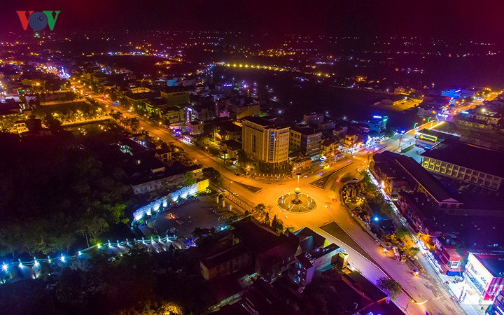 Thành phố Điện Biên Phủ lung linh về đêm (ảnh VOV)