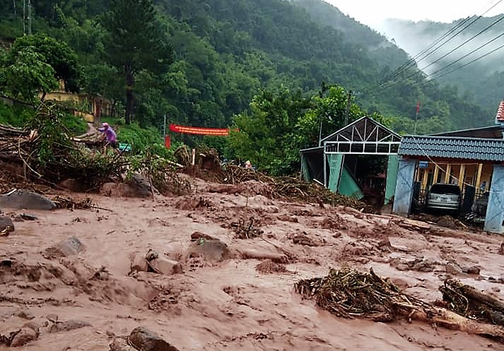 Mưa lũ gây thiệt hại tại trung tâm xã Chà Nưa huyện Nậm Pồ