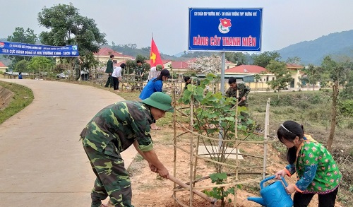 ĐVTN Đồn Biên phòng Mường Nhé cùng tổ chức đoàn địa phương ra quân trồng cây và thực hiện công trình hàng cây thanh niên trên địa bàn.