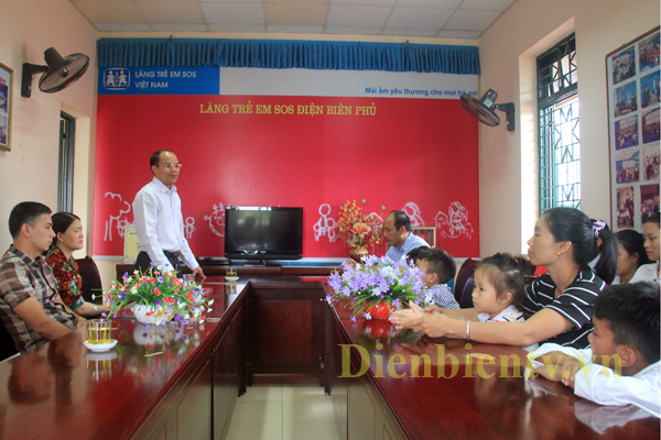 Ông Nguyễn Thanh Sơn, Giám đốc Sở Lao động - Thương binh và Xã hội phát biểu tại buổi trao quà cho trẻ 