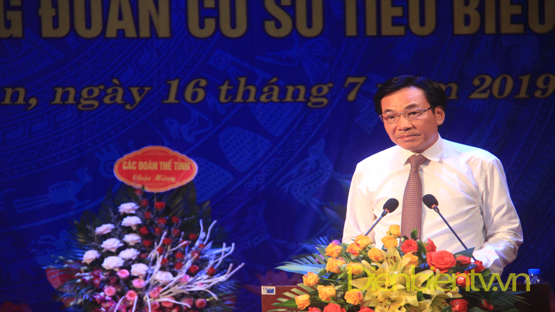 Đồng chí Trần Văn Sơn - Ủy viên Trung ương Đảng, Bí thư Tỉnh ủy, Trưởng đoàn Đại biểu Quốc hội tỉnh phát biểu chỉ đạo tại buổi lễ