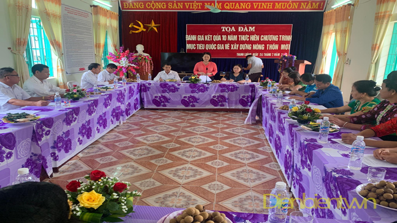  Đồng chí Bùi Thị Hòa - Phó Chủ tịch TW Hội LHPN Việt Nam phát biểu tại buổi làm việc với xã Thanh Luông, huyện Điện Biên, tỉnh Điện Biên