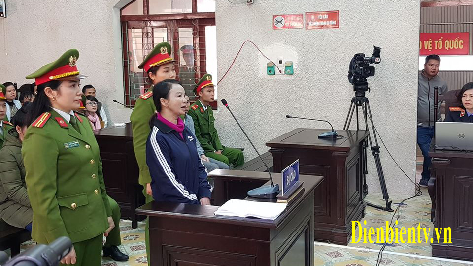 Bà Trần Thị Hiền mẹ nữ sinh giao gà luôn phủ nhận việc mua bán ma túy với các đối tượng