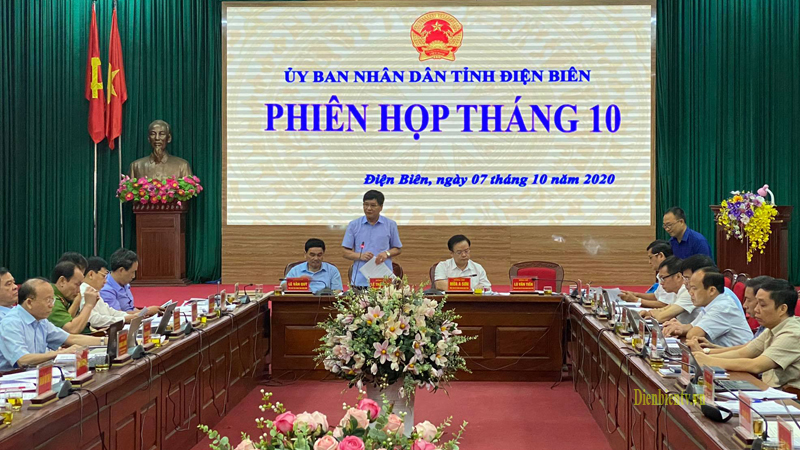 Đồng chí Lê Thành Đô - Phó Chủ tịch Thường trực UBND tỉnh phát biểu tại phiên họp thường kỳ tháng 10.