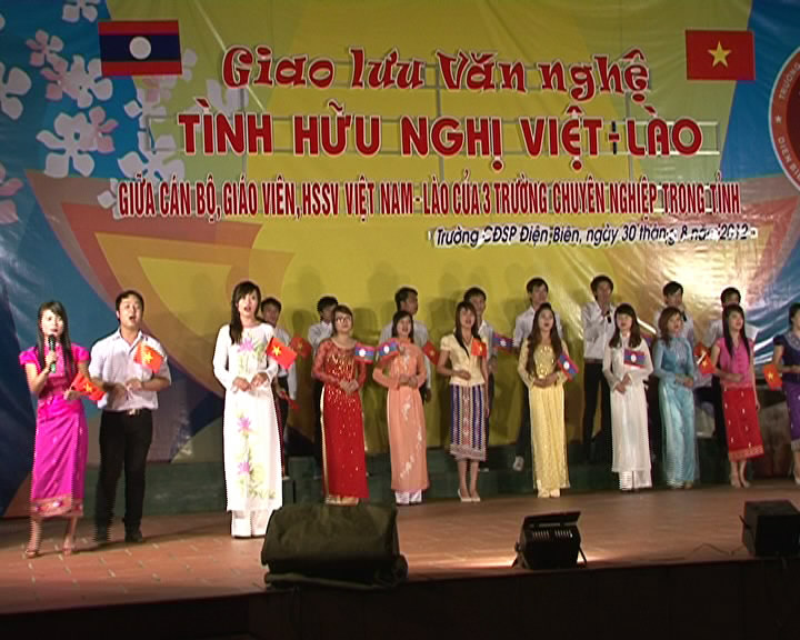 Giao lưu văn nghệ V-L