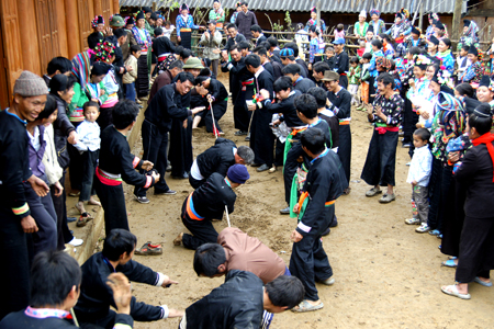Các hoạt động vui Xuân thể hiện đời sống vật chất và tinh thần của đồng bào DTTS được nâng lên