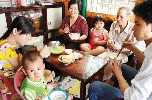 Đài Phát thanh và Truyền hình Điện Biên: Ảnh liên quan đến Đài Phát thanh và Truyền hình Điện Biên sẽ giúp bạn hiểu thêm về nền tảng truyền thông tại tỉnh Điện Biên, từ việc thu thập thông tin đến cách phát sóng thông tin cho người dân. Quá trình này có rất nhiều thử thách và giống như một cuộc chiến nhỏ.