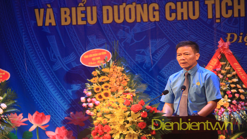 Đồng chí Lê Thanh Hà - Chủ tịch Liên đoàn Lao động tỉnh Điện Biên đọc diễn viên kỷ niệm 90 năm ngày thành lập Công đoàn Việt Nam.