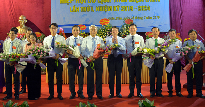 Ban Chấp hành Hiệp hội Du lịch tỉnh Điện Biên lần thứ I, nhiệm kì 2019 - 2024 ra mắt Đại hội.
