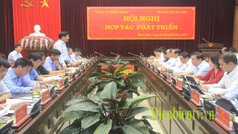 Đồng chí Trần Văn Sơn - Ủy viên Trung ương Đảng, Bí thư Tỉnh ủy, Trưởng đoàn Đại biểu Quốc hội tỉnh phát biểu kết luận tại buổi làm việc.