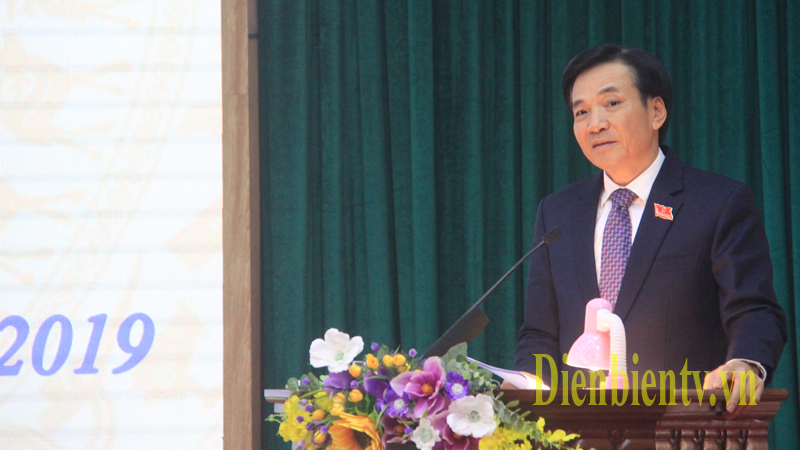 ồng chí Trần Văn Sơn, Uỷ viên Trung ương Đảng, Bí thư Tỉnh ủy, Trưởng đoàn ĐBQH tỉnh phát biểu tại kỳ họp