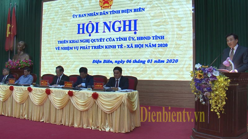 Đồng chí Trần Văn Sơn, Ủy viên Trung ương Đảng, Bí thư Tỉnh ủy, Trưởng đoàn ĐBQH tỉnh phát biểu chỉ đạo hội nghị.