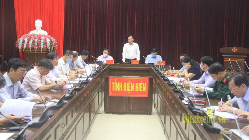 Bí thư Tỉnh ủy Trần Văn Sơn phát biểu chỉ đạo tại cuộc họp.
