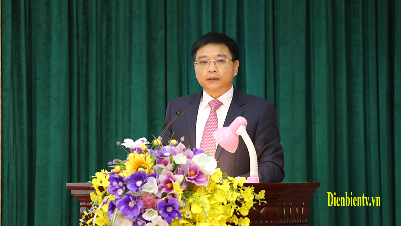 Đồng chí Nguyễn Văn Thắng, Ủy viên dự khuyết BCH Trung ương Đảng, Bí thư Tỉnh ủy phát biểu tại kỳ họp.