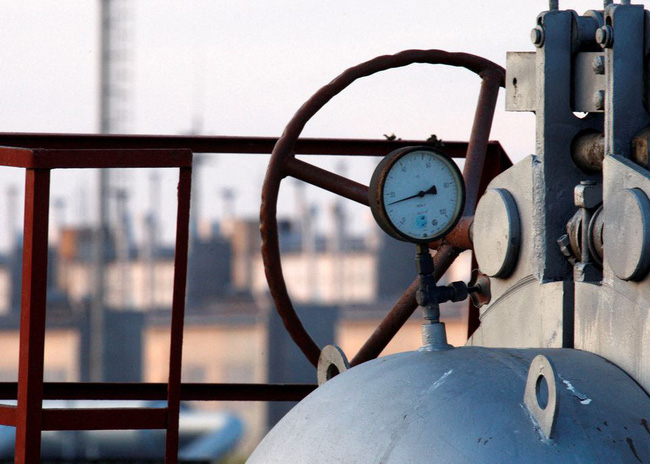 Đường ống và đồng hồ đo áp suất tại một trạm bơm khí đốt ở khu định cư Orlovka của Ukraine, ngày 13/1/2009. (Ảnh minh họa: Reuters)