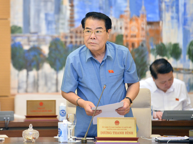 Trưởng ban Dân nguyện của Quốc hội Dương Thanh Bình trình bày báo cáo dân nguyện tháng 5 và 6