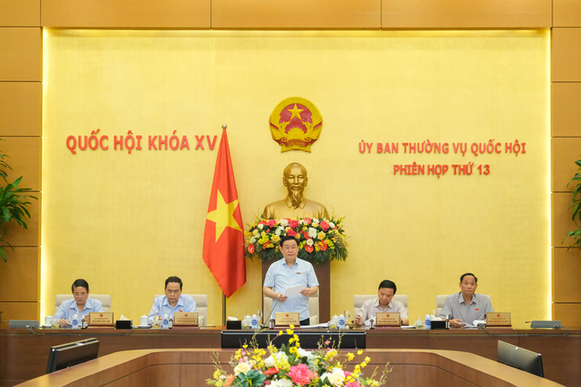 Chủ tịch Quốc hội Vương Đình Huệ phát biểu tại phiên họp thứ 13 của Ủy ban Thường vụ Quốc hội