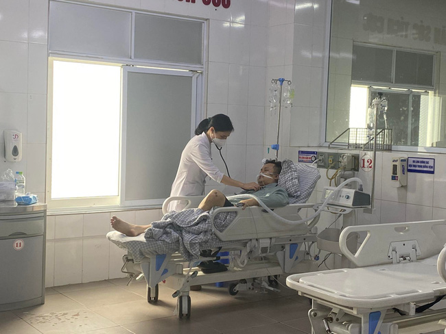 Nạn nhân Nguyễn Trung Kiên được điều trị tại bệnh viện trước đó