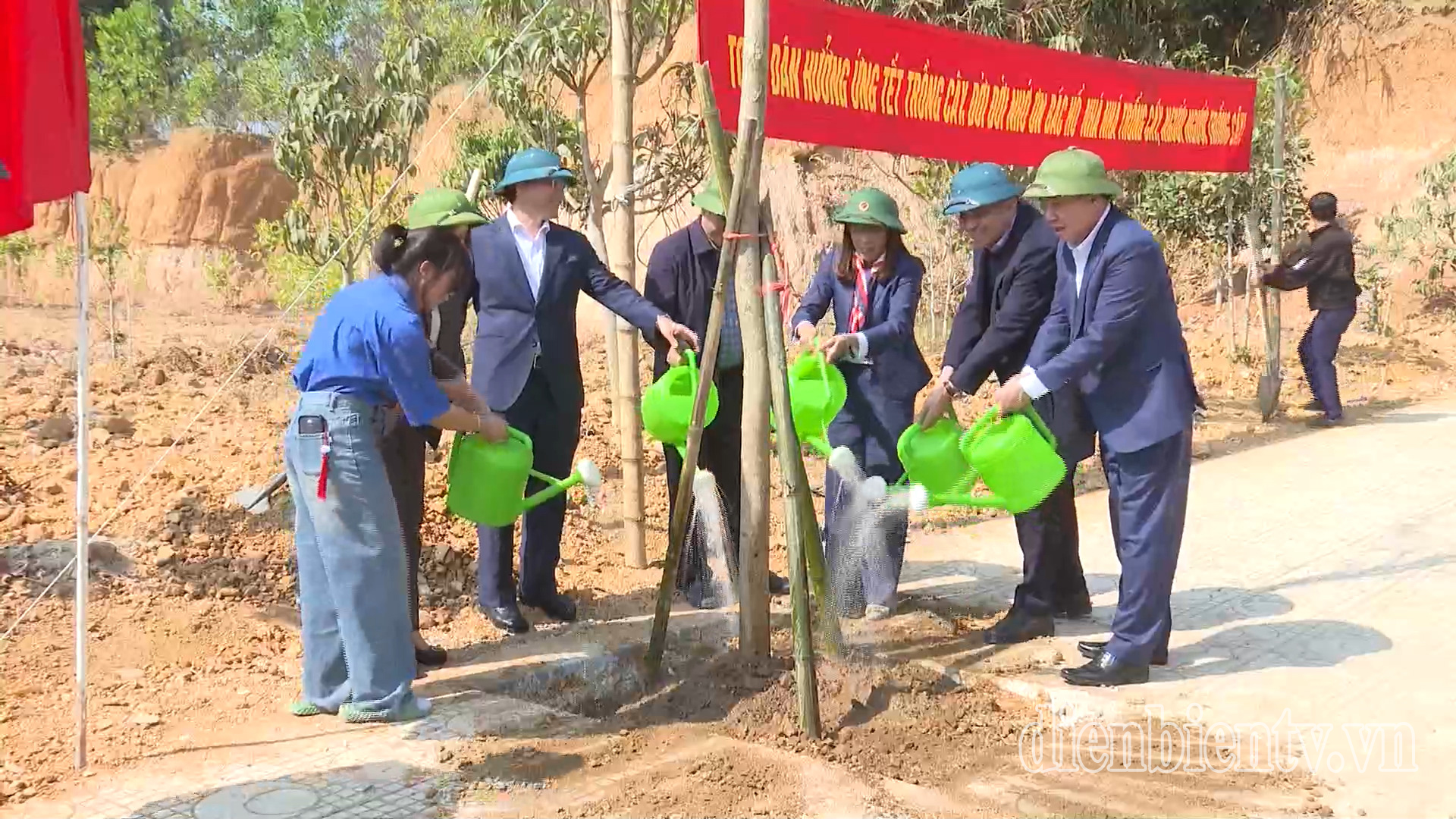 Bí thư Tỉnh ủy Trần Quốc Cường tham gia Tết trồng cây tại huyện Điện Biên.