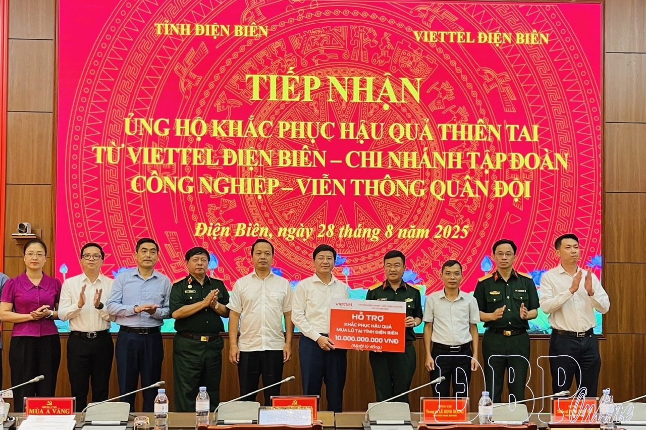 Viettel Điện Biên trao tặng 10 tỷ đồng hỗ trợ khắc phục hậu quả thiên tai