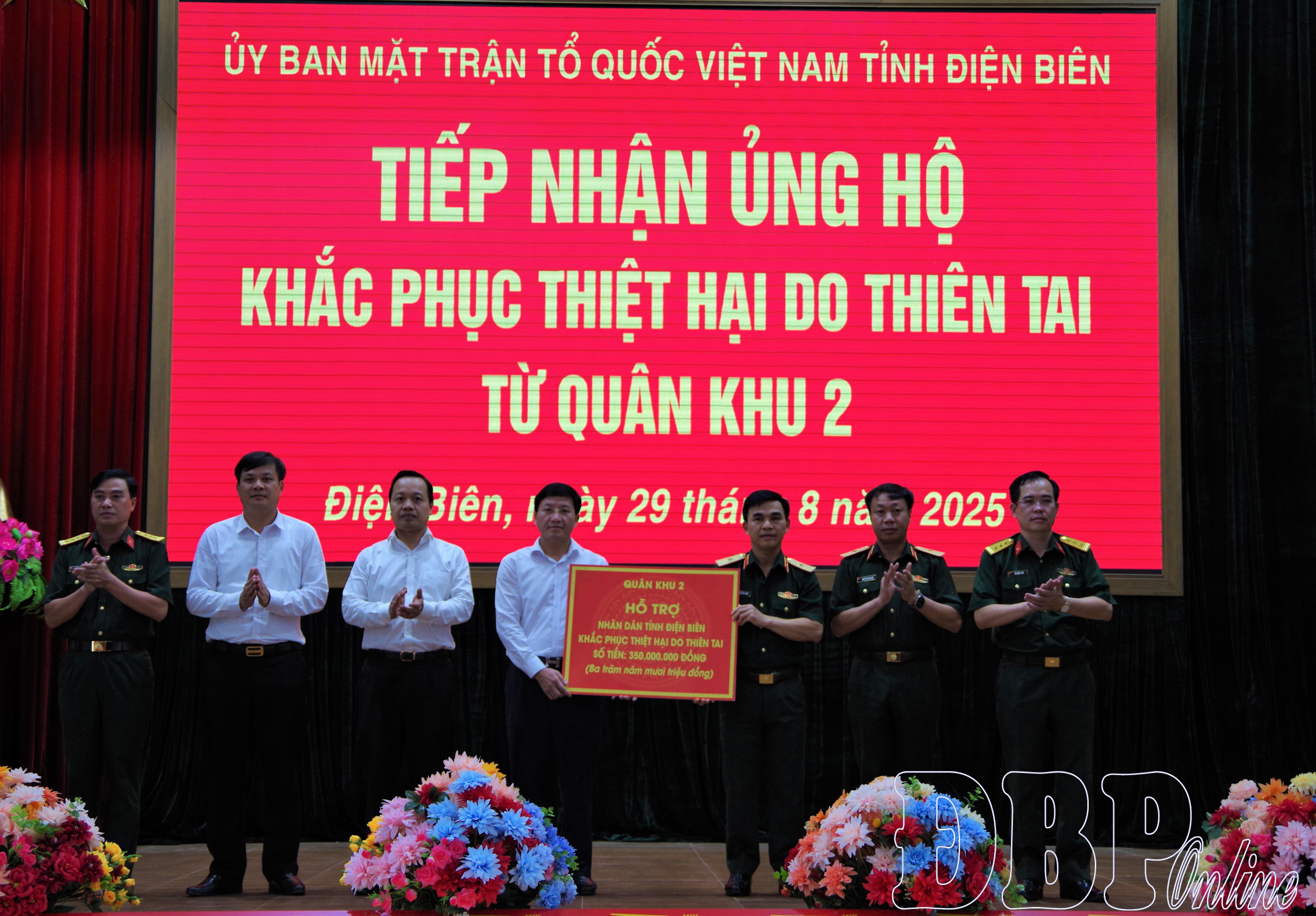 Quân khu 2 hỗ trợ 350 triệu đồng khắc phục thiệt hại do thiên tai