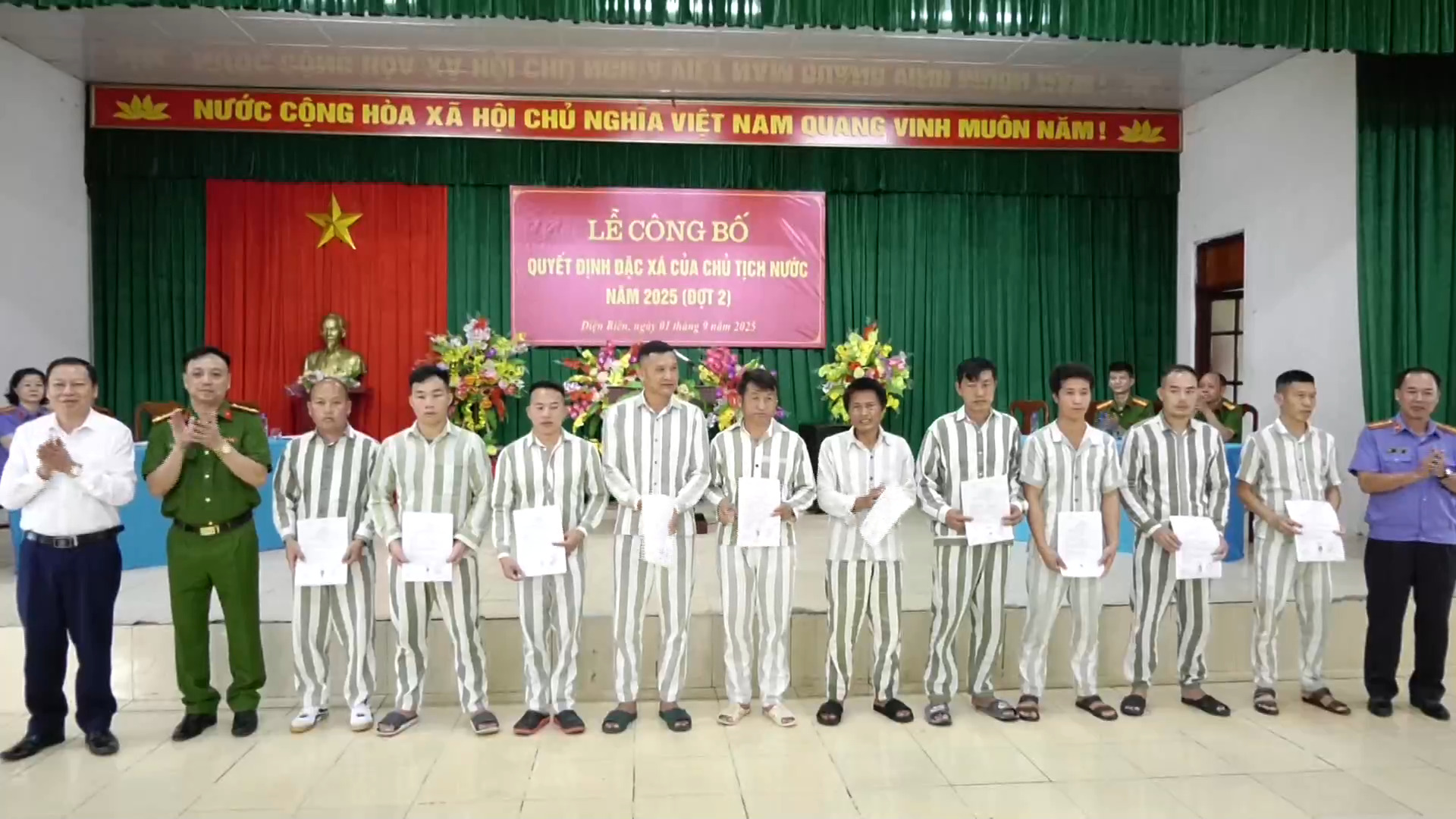 Chủ tịch nước đặc xá 32 phạm nhân đang chấp hành án phạt tù tại Trại giam Nà Tấu