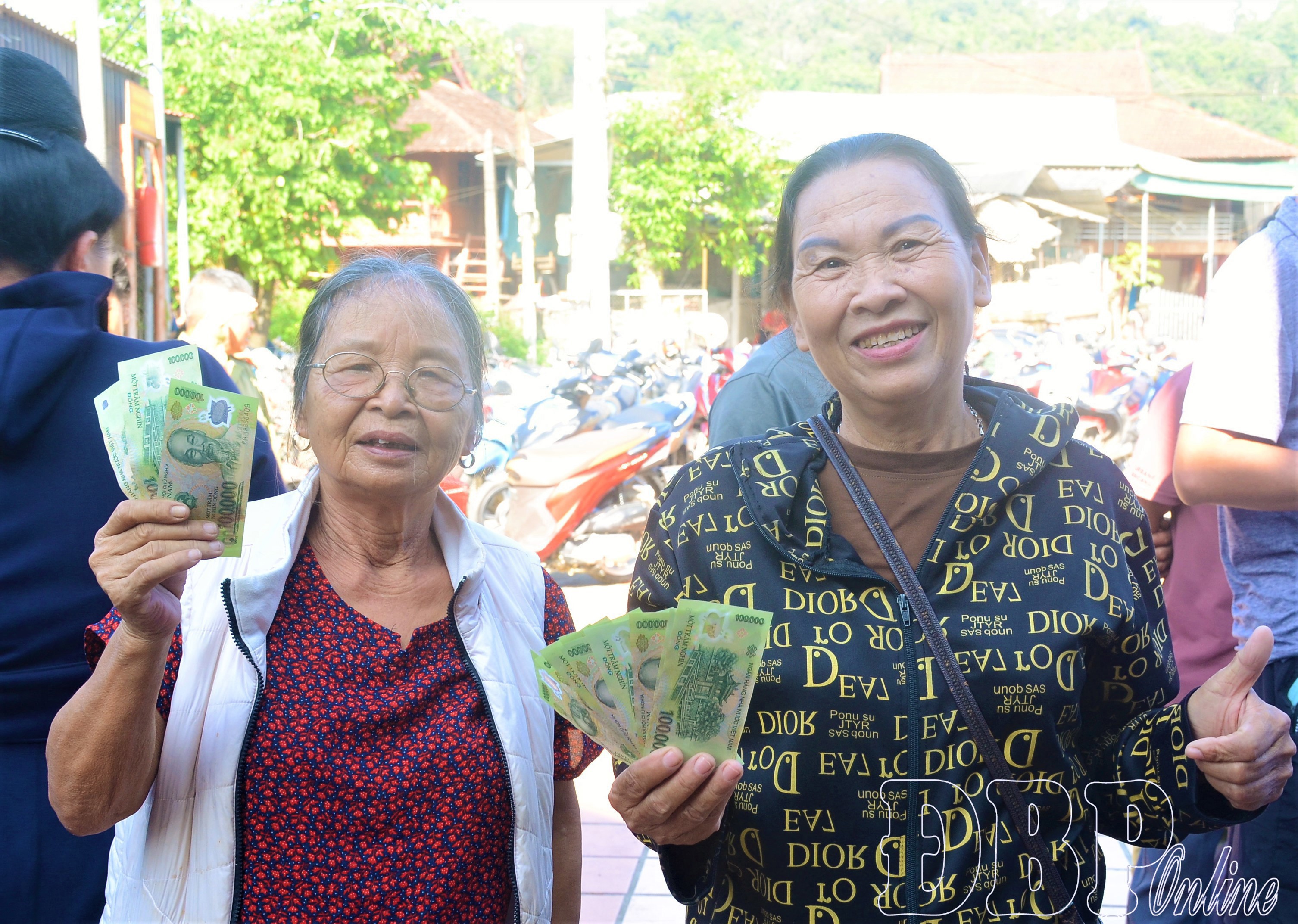 Món quà nhỏ - niềm vui lớn trong ngày Tết Độc lập