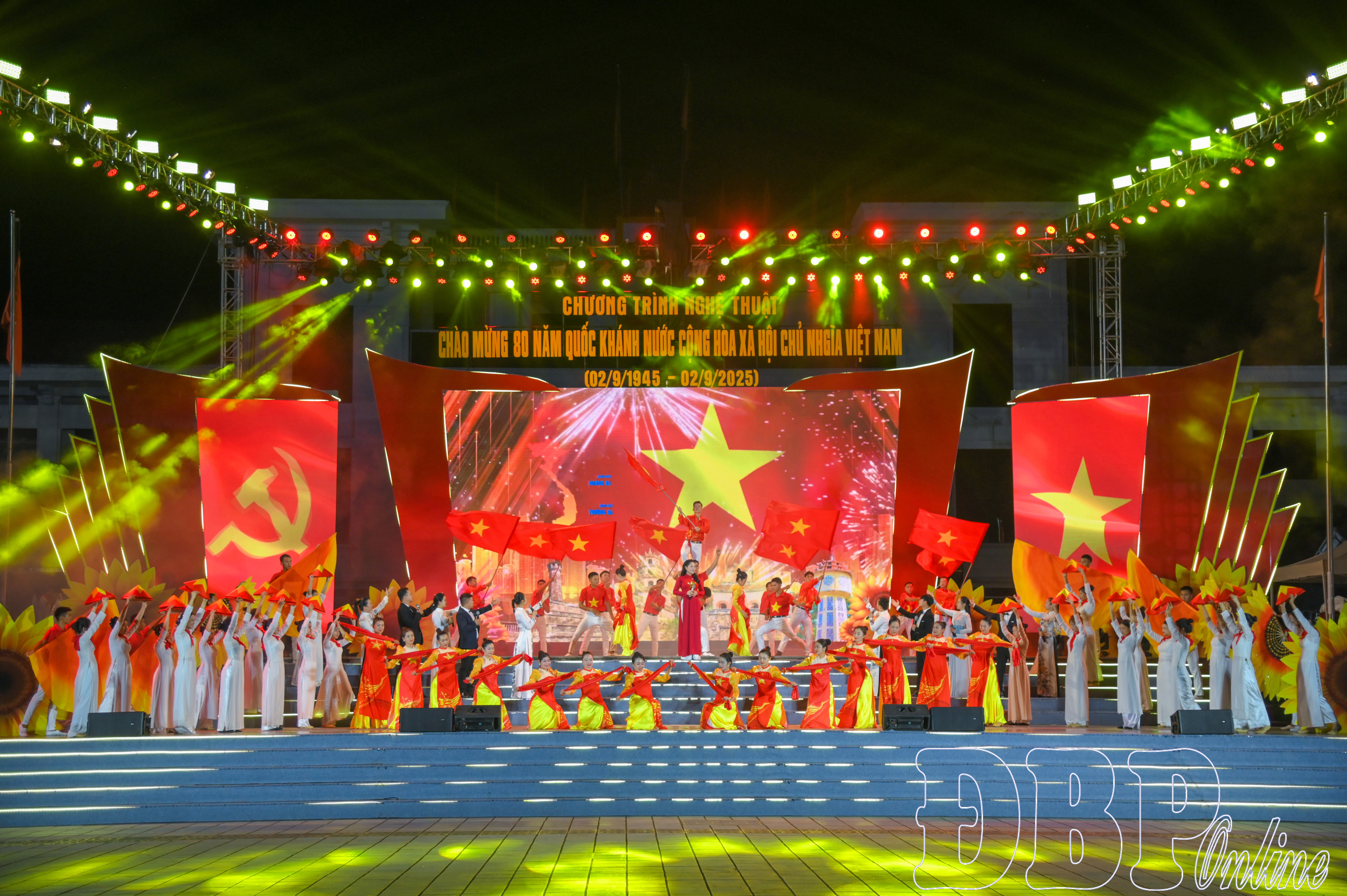 Tổng duyệt chương trình nghệ thuật đặc biệt &quot;Vinh quang Việt Nam&quot;
