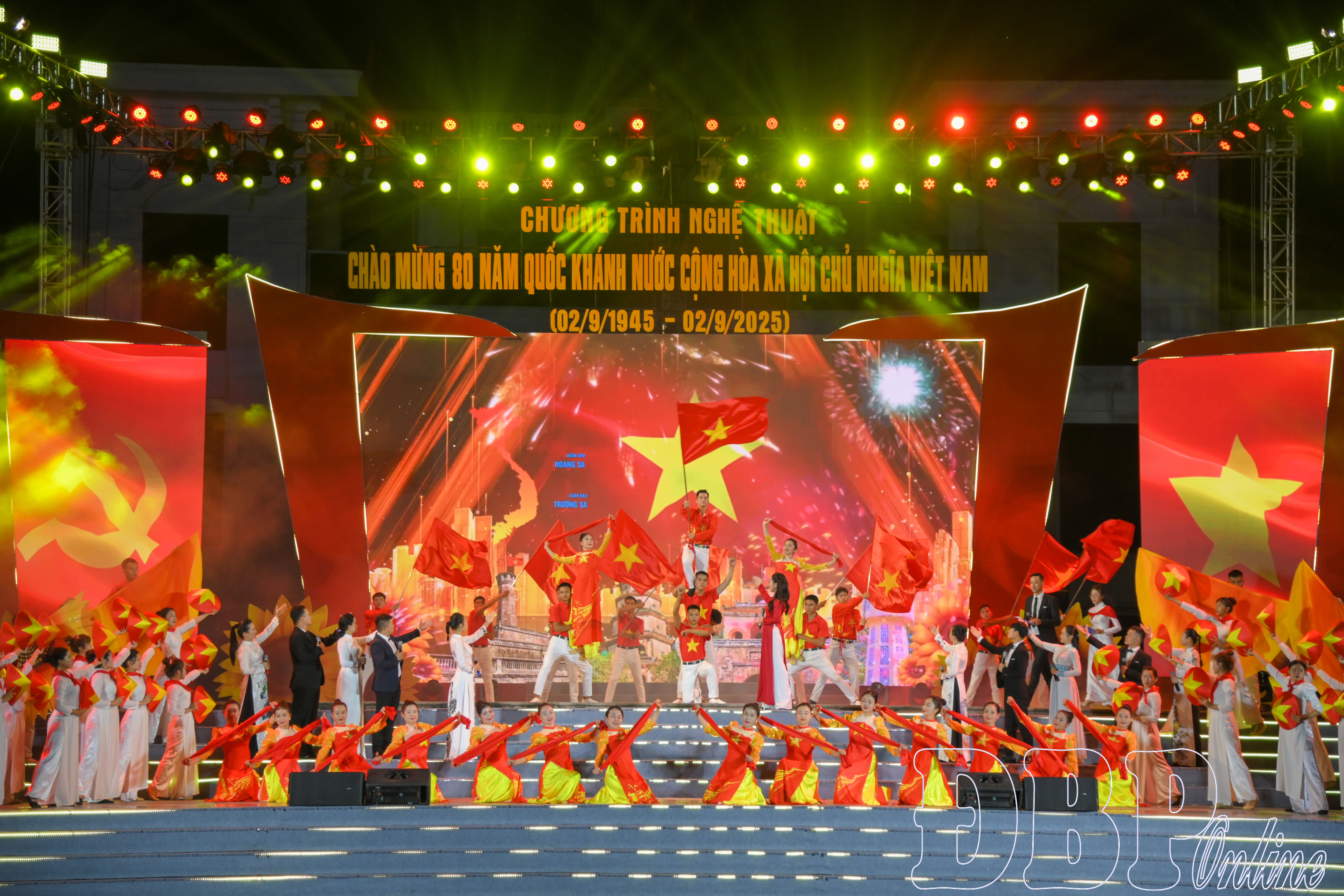 Đặc sắc chương trình nghệ thuật &quot;Vinh quang Việt Nam&quot;