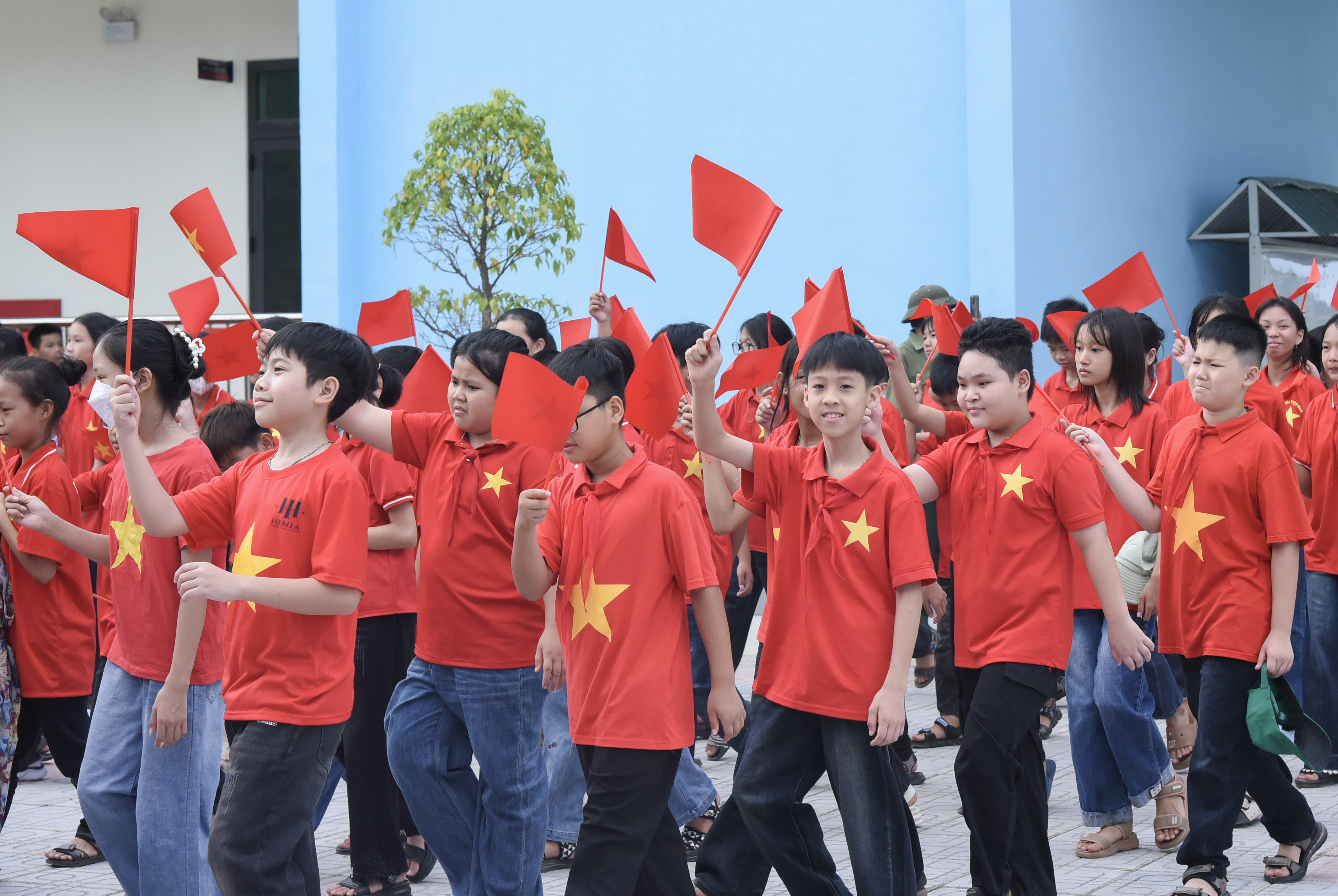 Khai giảng đặc biệt ở vùng khó