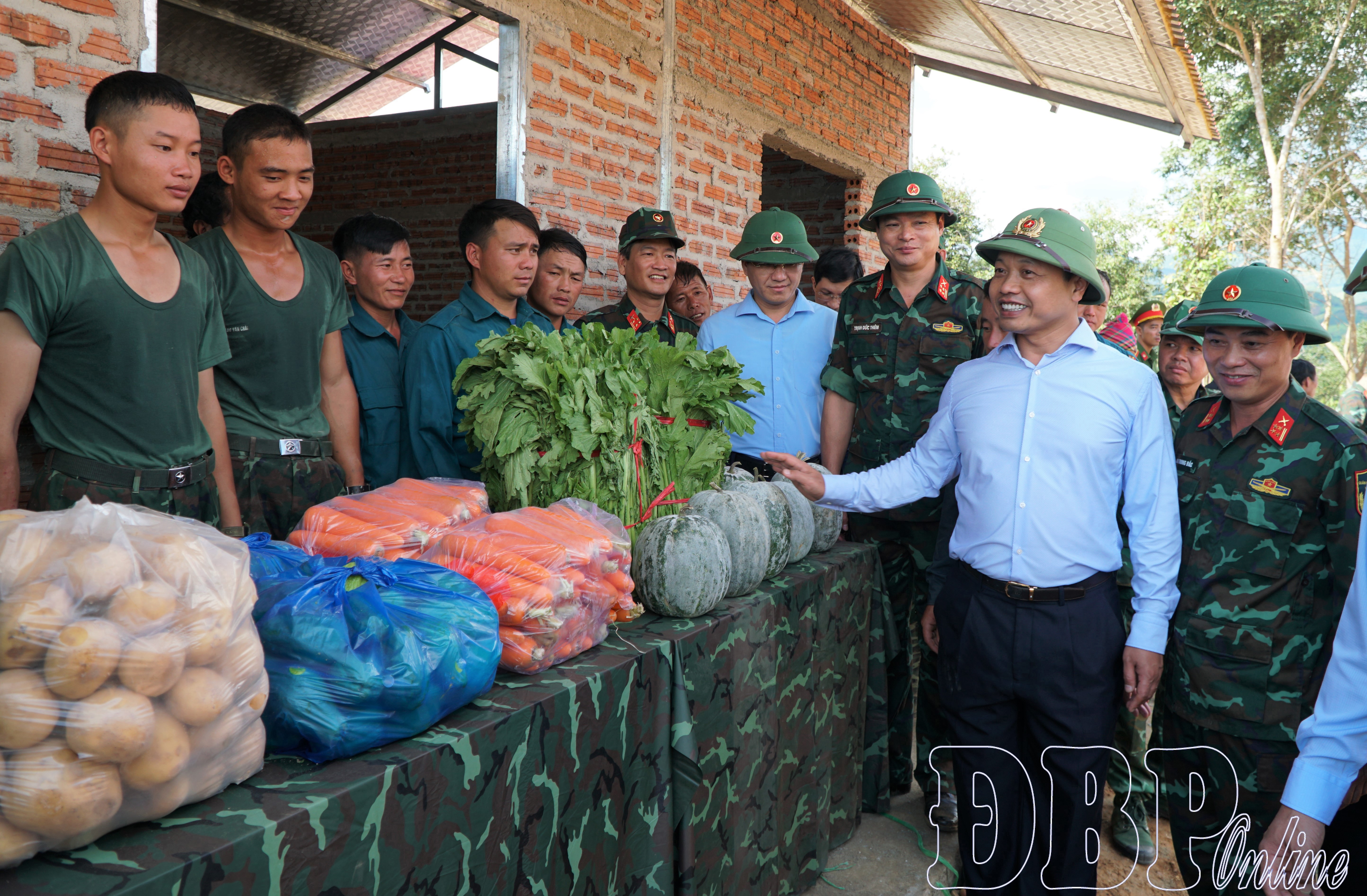 Phó Bí thư Tỉnh ủy Trần Tiến Dũng kiểm tra công tác khắc phục hậu quả thiên tai ở Xa Dung