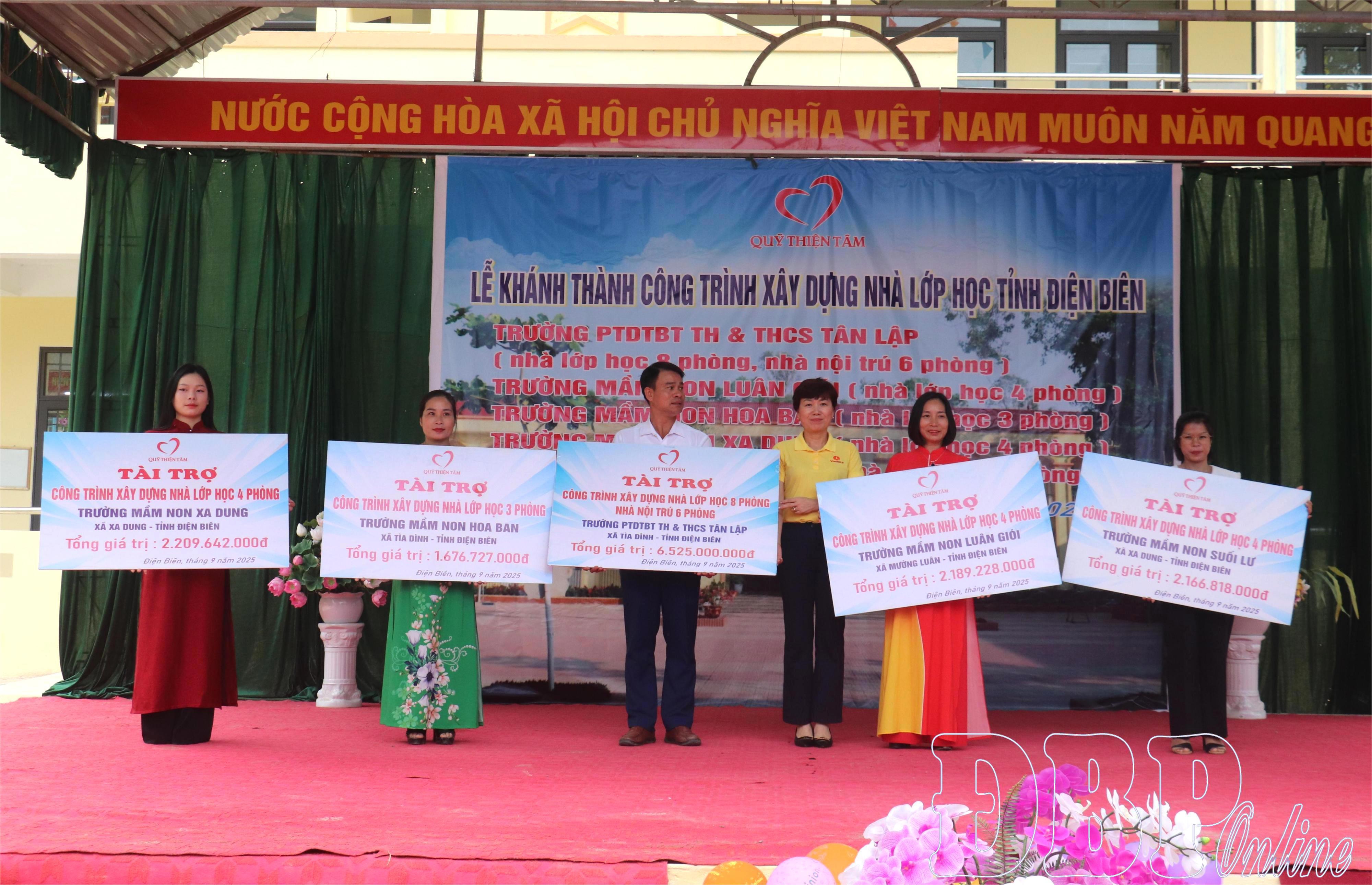 Bàn giao nhà lớp học tại các xã Tìa Dình, Xa Dung, Mường Luân