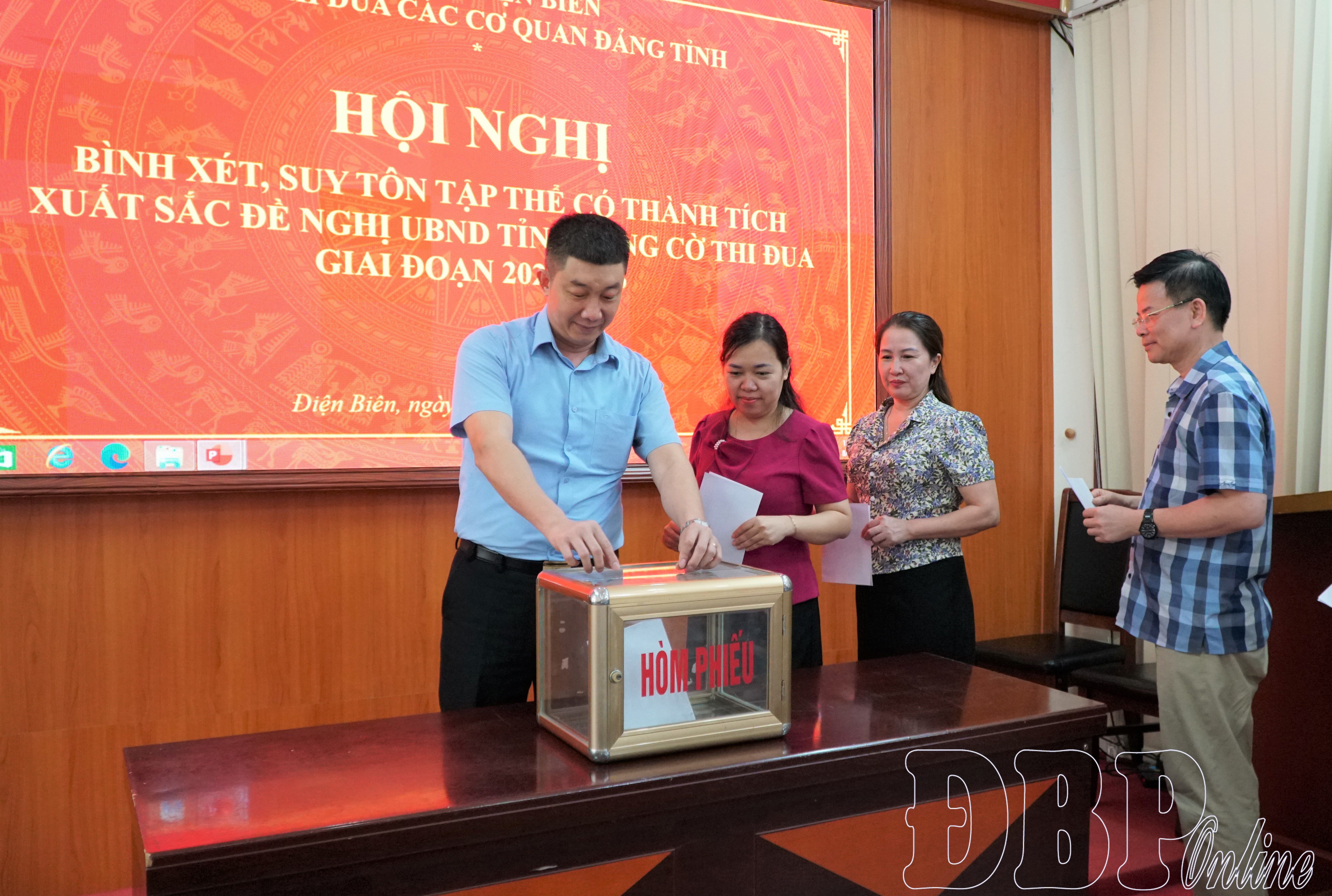 Suy tôn tập thể xuất sắc đề nghị UBND tỉnh tặng Cờ thi đua
