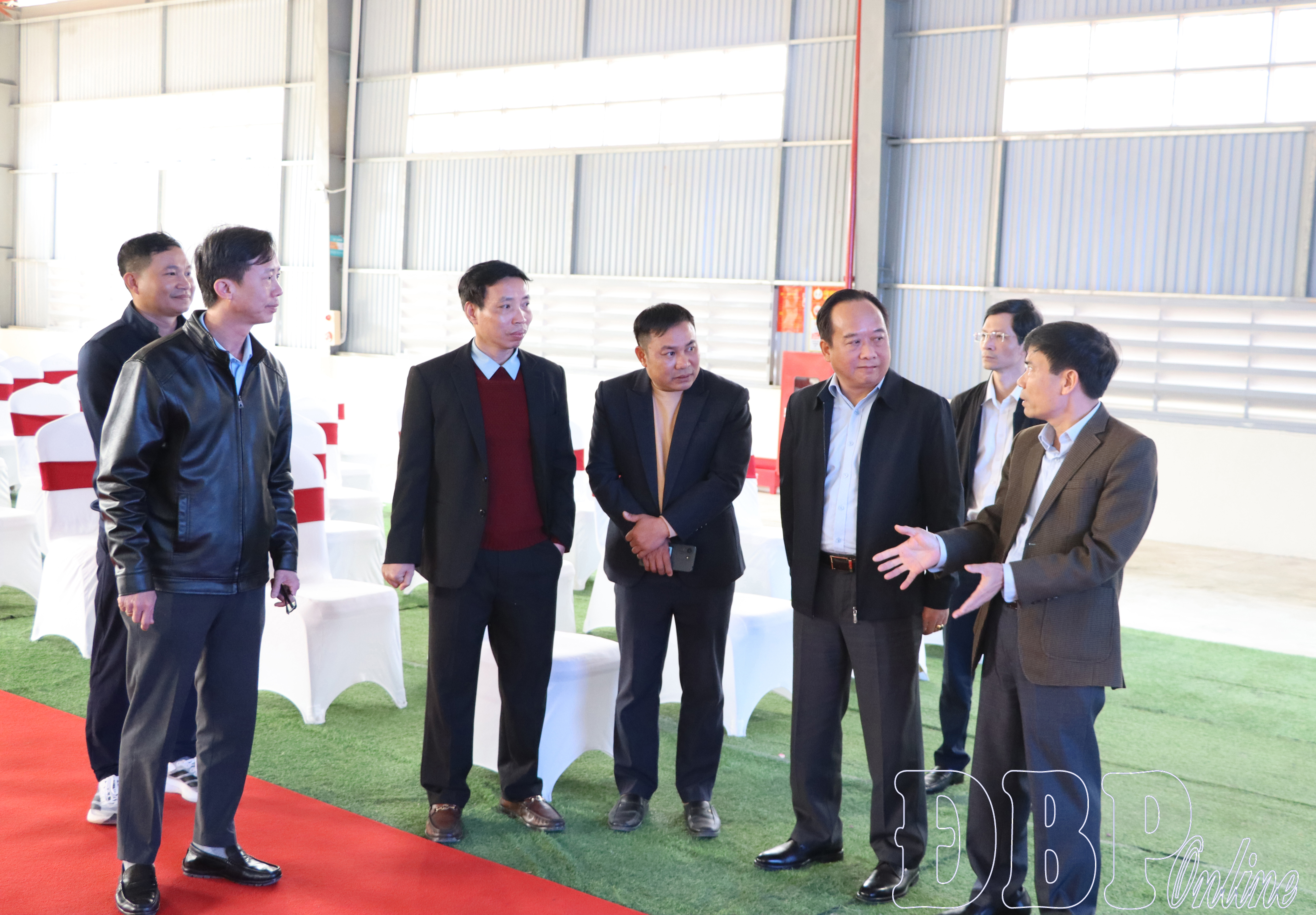 Phó Chủ tịch UBND tỉnh Nguyễn Minh Phủ kiểm tra công tác chuẩn bị tại Nhà máy chế biến mủ cao su Điện Biên.