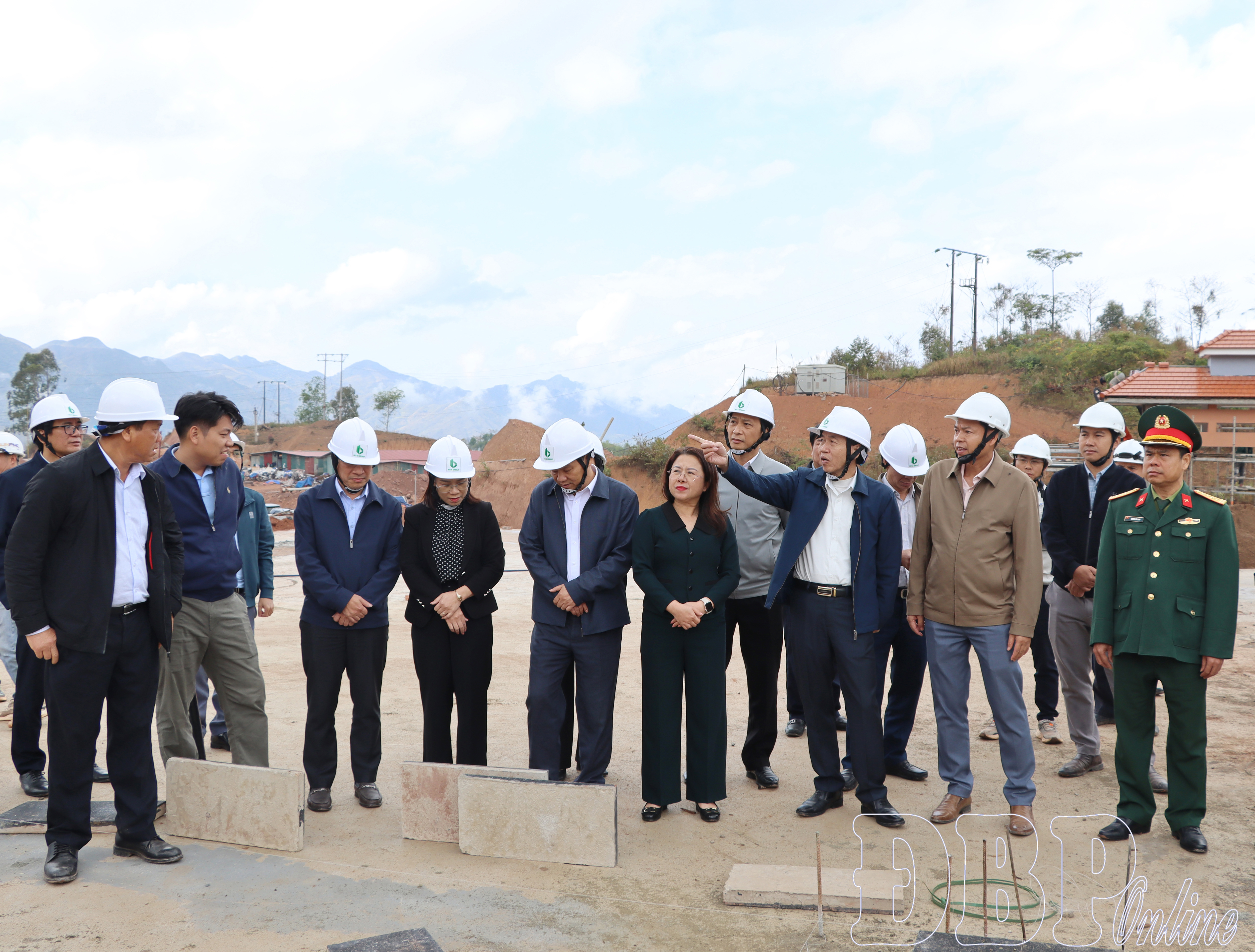 Chủ tịch UBND tỉnh Lê Văn Lương kiểm tra tiến độ thực hiện dự án đầu tư xây dựng Trường Liên cấp Tiểu học, Trung học cơ sở Si Pa Phìn.