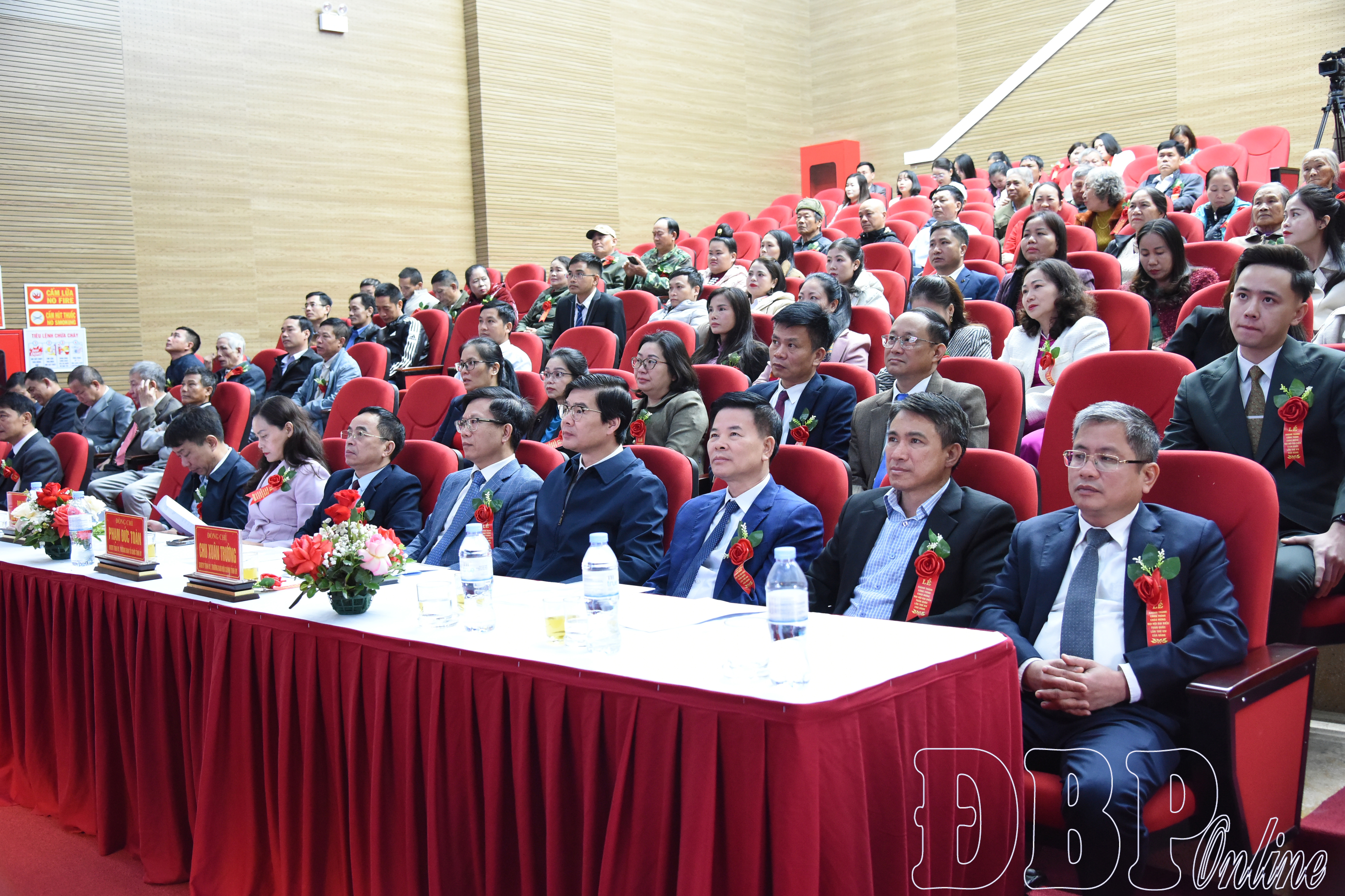 Đại biểu dự khánh thành trụ sở làm việc kết hợp Trung tâm sản xuất chương trình phát thanh, truyền hình Điện Biên.