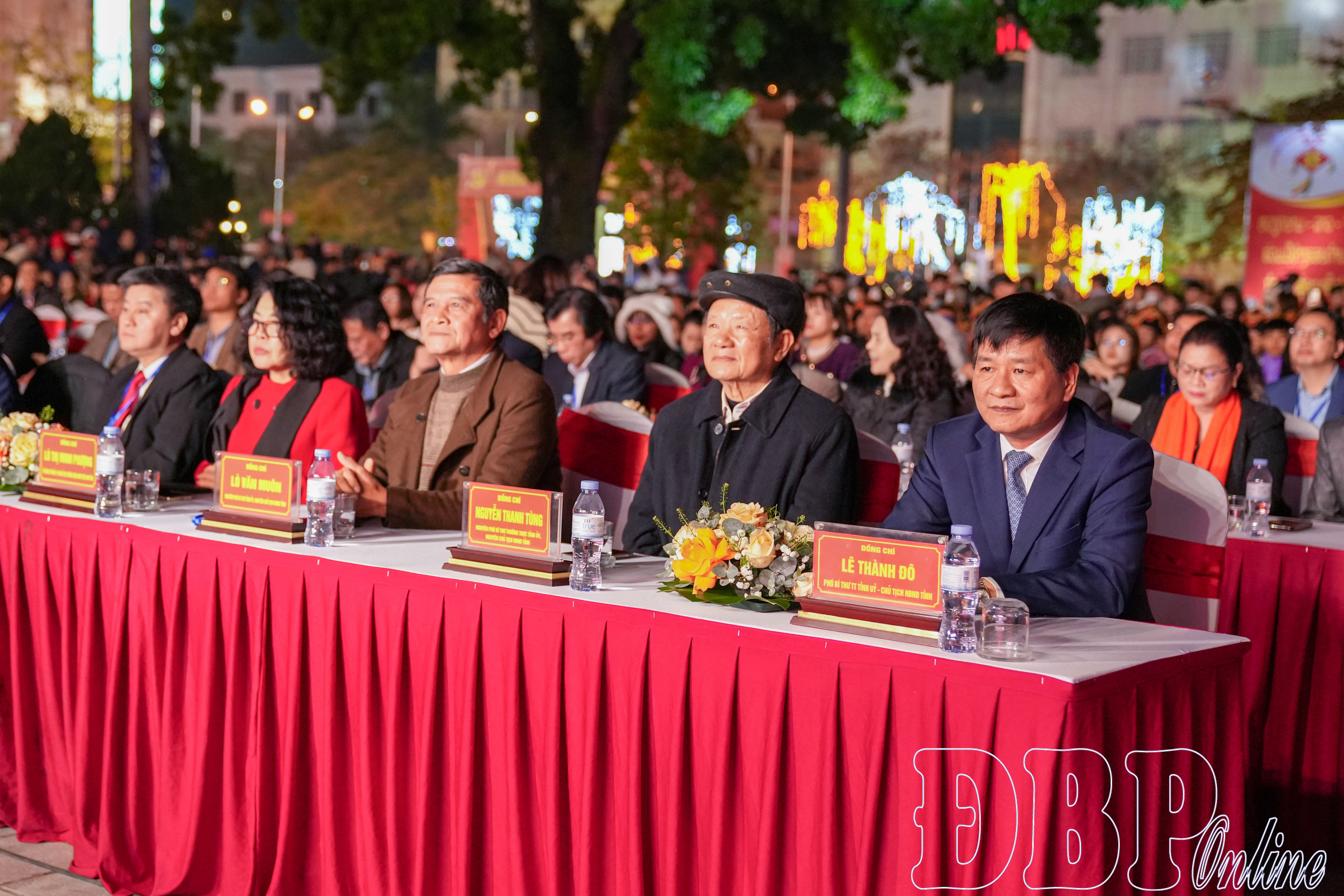 Đại biểu dự khai mạc Lễ hội N&eacute;m c&ograve;n 3 nước Việt Nam - L&agrave;o - Trung Quốc .