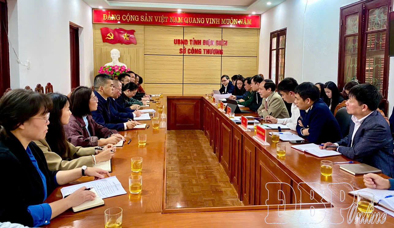 Quang cảnh buổi làm việc.